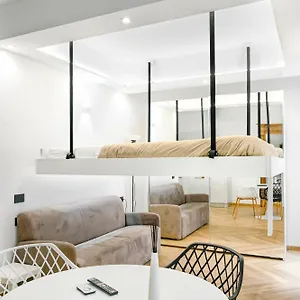 Luxuria Apartment